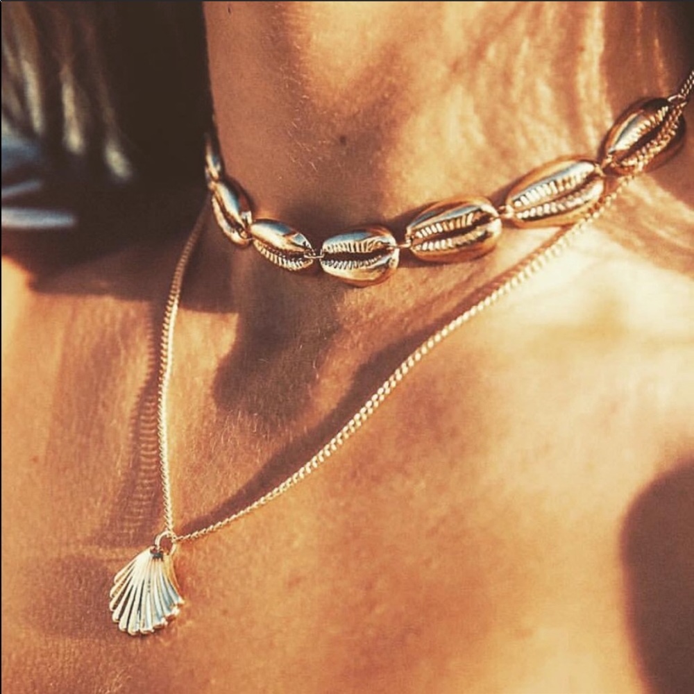 Cowrie Shell Choker & Pendant - Picture 3 of 4